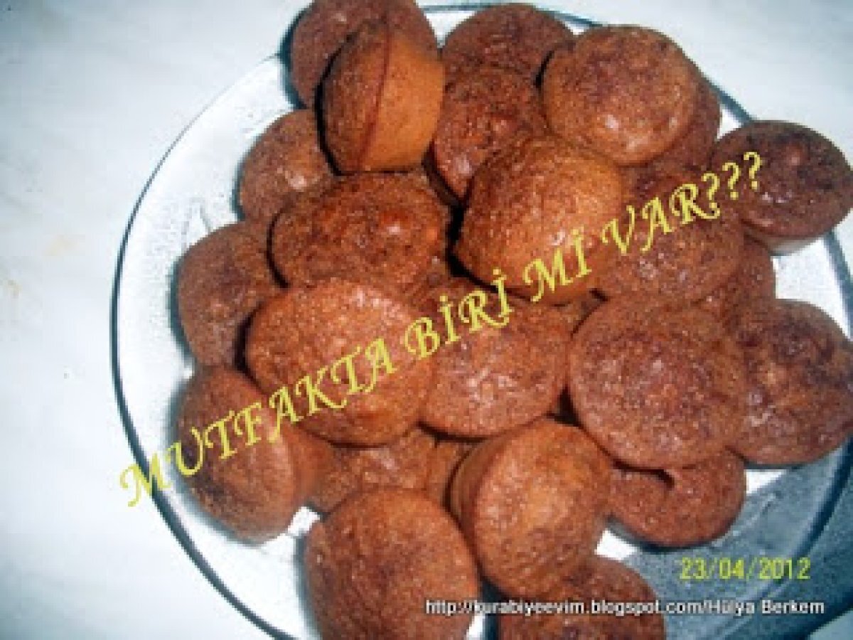 76.PORSELEN DEMLIK CAY SAATI ETKINLIGI:ELMALI MINI MUFFINLER