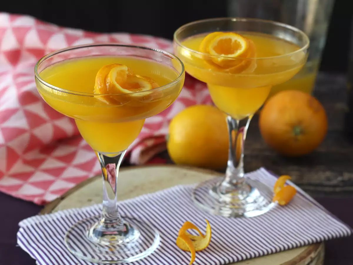Agua de Valencia: Evde Cava ve Portakalla Hazırlayabileceğiniz Akdeniz Kokteyli