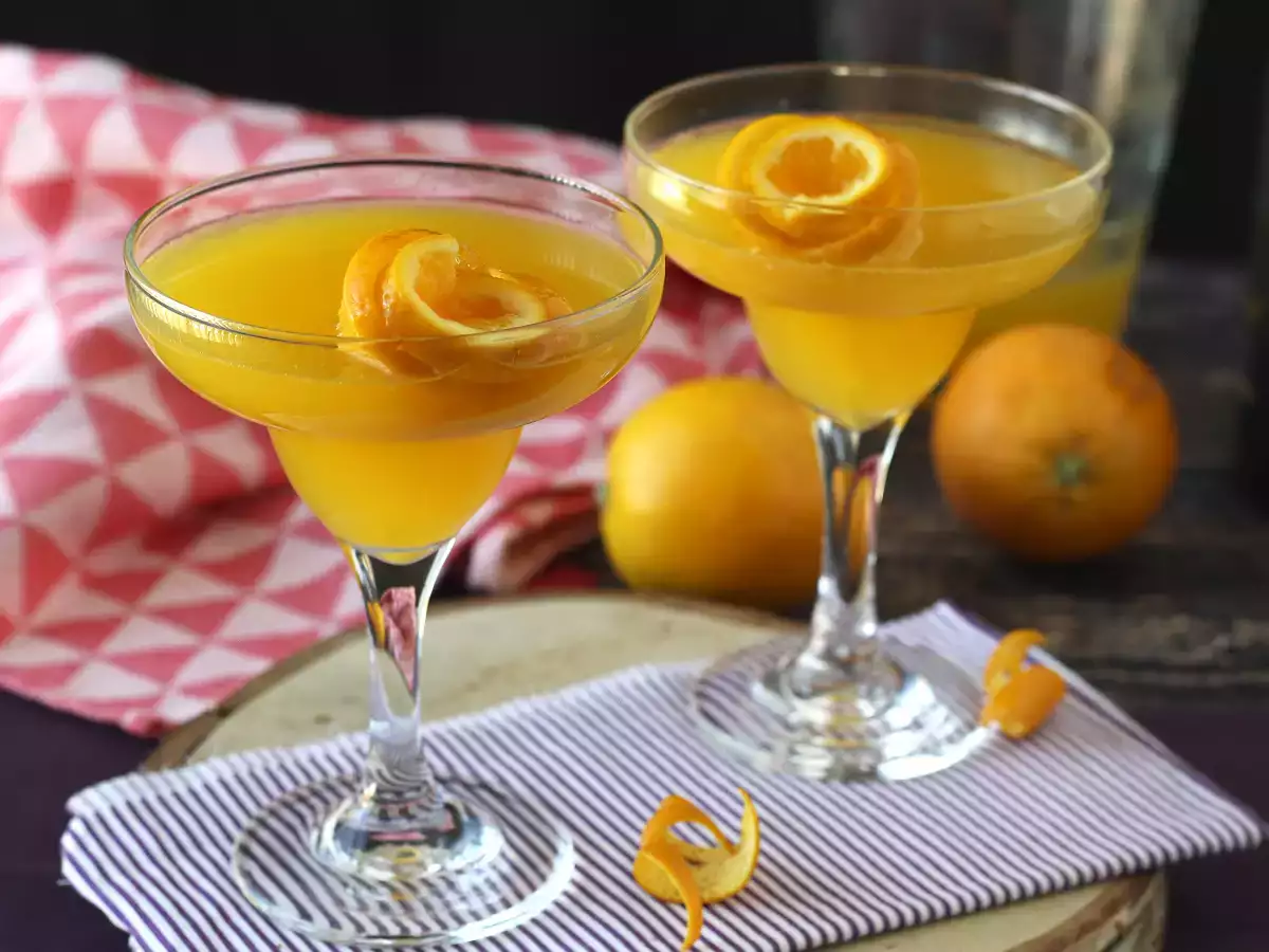 Agua de Valencia, evde yapabileceğiniz cava ve portakallı Akdeniz kokteyli.