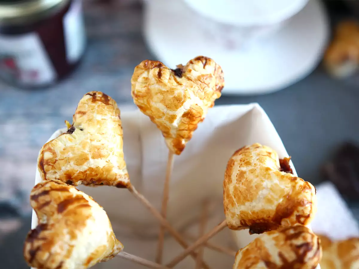 Ahududu ve çikolatalı turta pops ile ekstra çıtır milföy kalpleri - fotoğraf 3