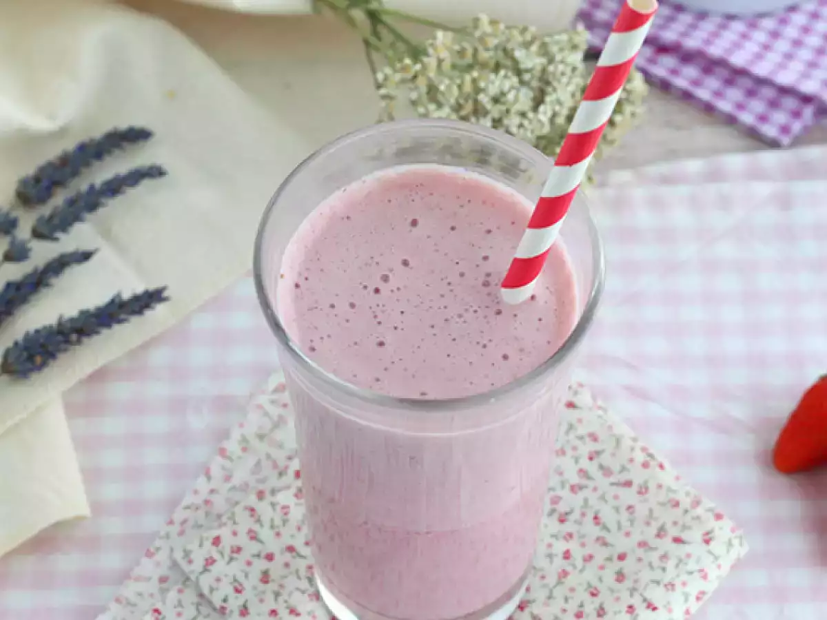 Ahududu ve çilekli milkshake - fotoğraf 3