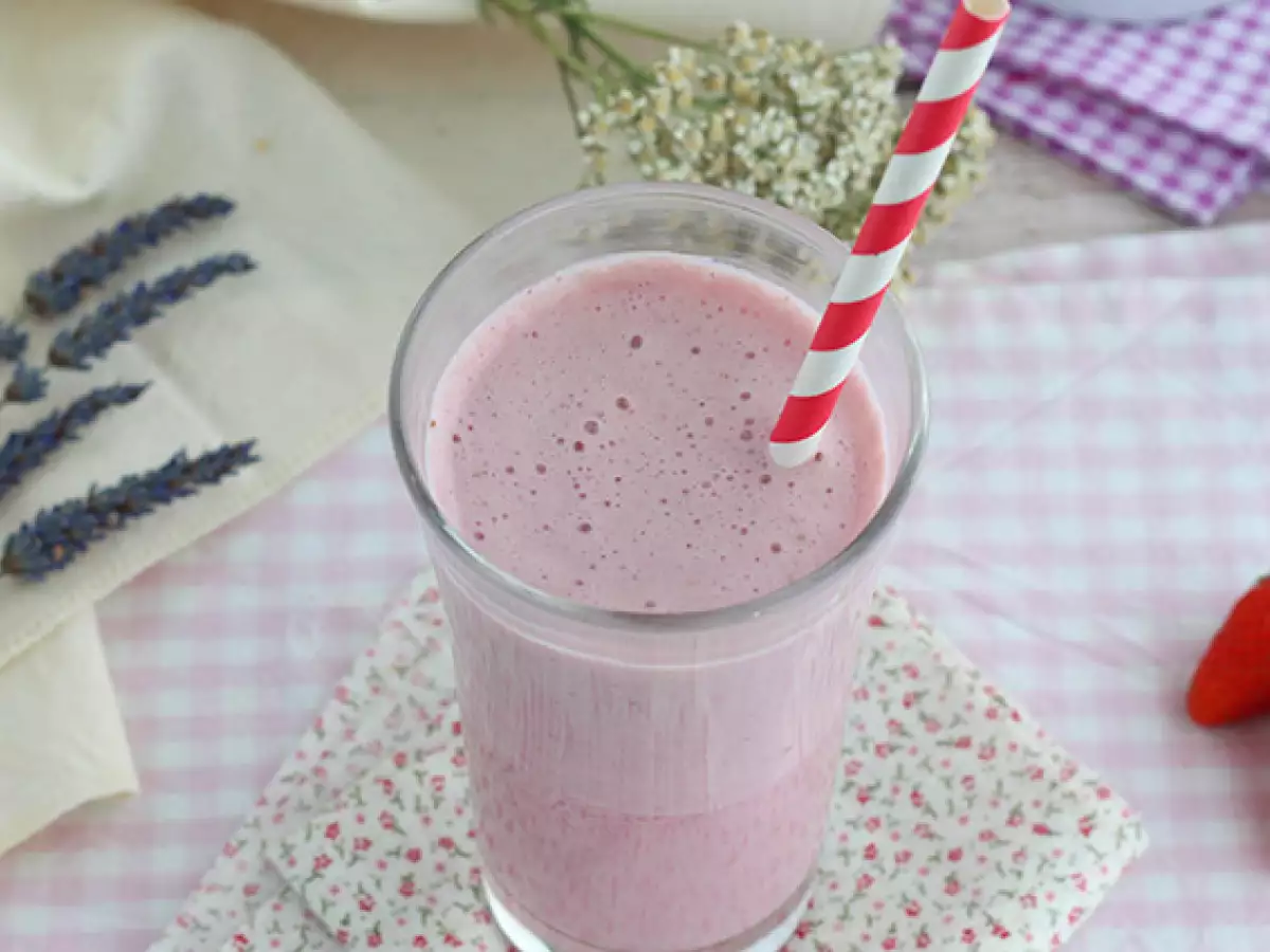 Ahududulu ve çilekli milkshake - fotoğraf 3