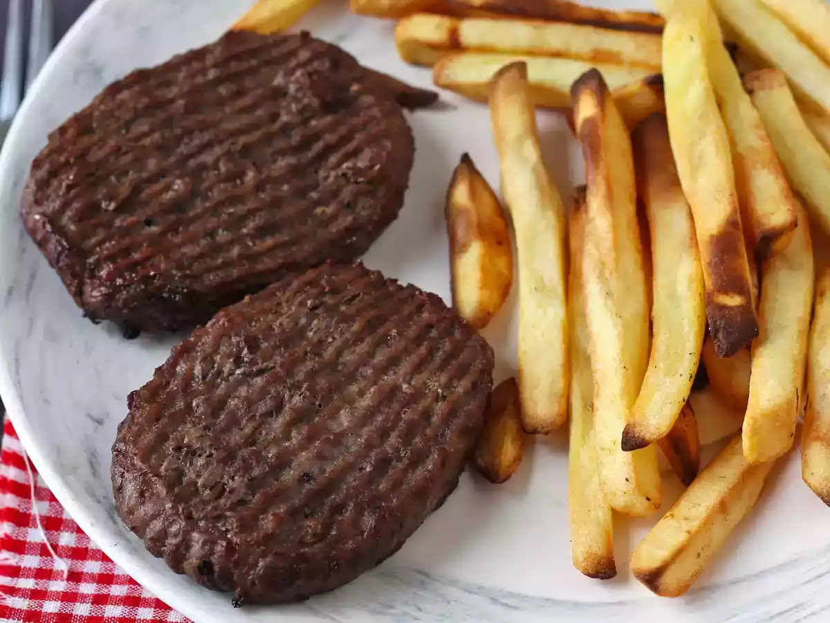 Air Fryer'da kıyılmış biftek nasıl pişirilir? - fotoğraf 2