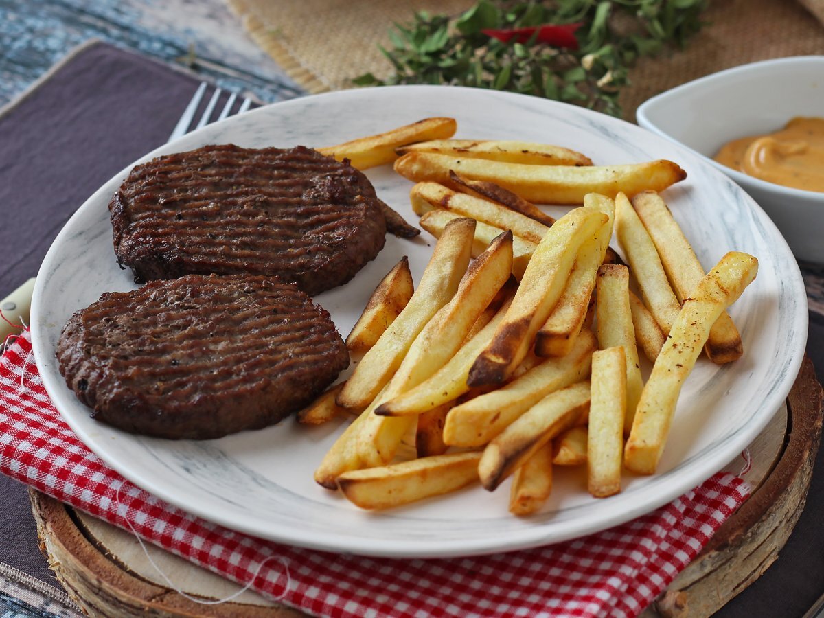 Air Fryer'da kıyılmış biftek nasıl pişirilir? - fotoğraf 3