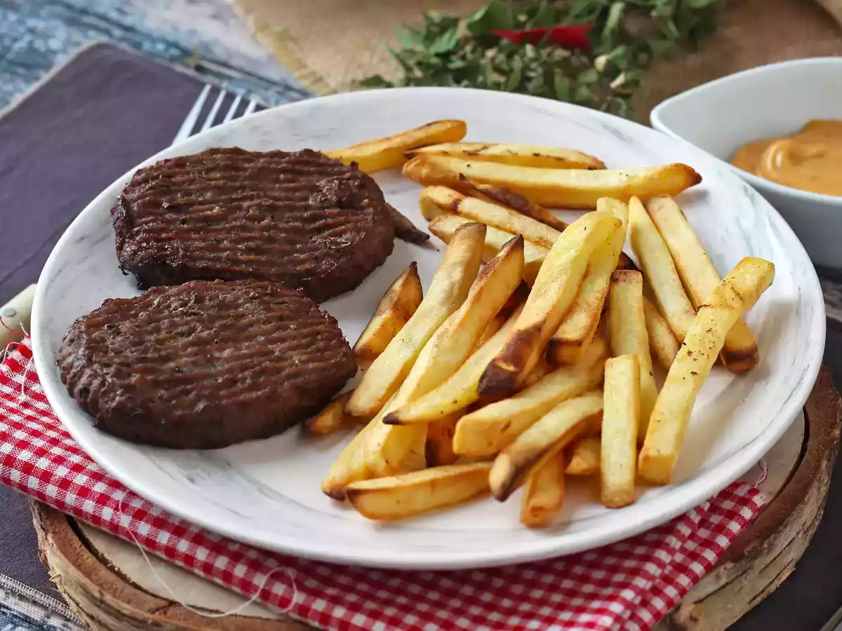 Air Fryer'da kıyılmış biftek nasıl pişirilir? - fotoğraf 3