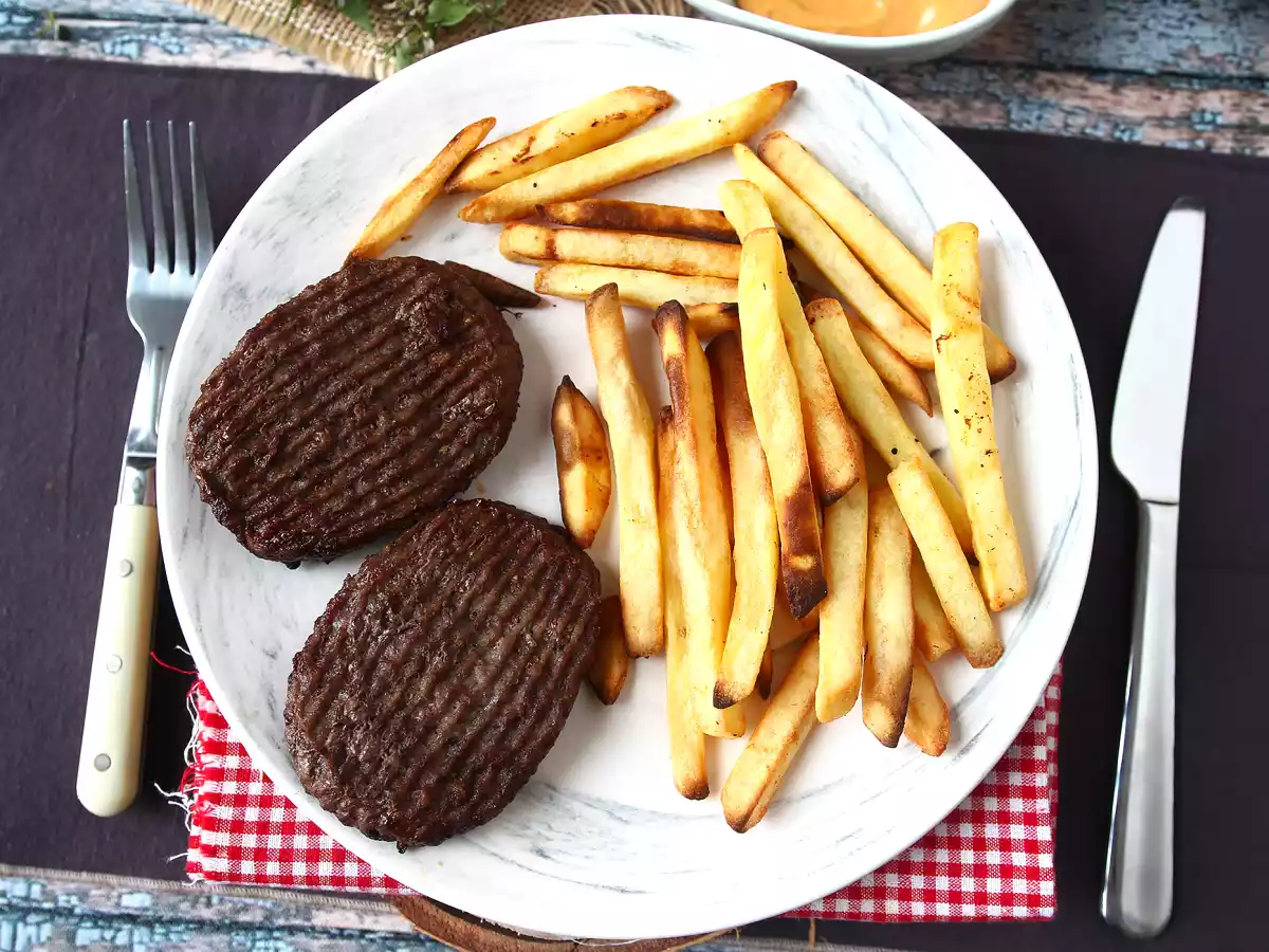 Air Fryer'da kıyılmış biftek nasıl pişirilir? - fotoğraf 4