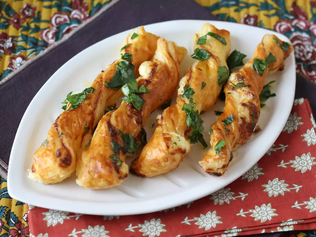 Airfryer’da Peynirli Milföy Burgu Tarifi - fotoğraf 2