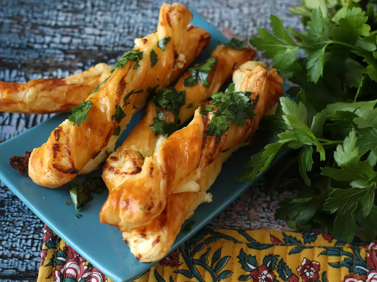 Airfryer’da Peynirli Milföy Burgu Tarifi - fotoğraf 5
