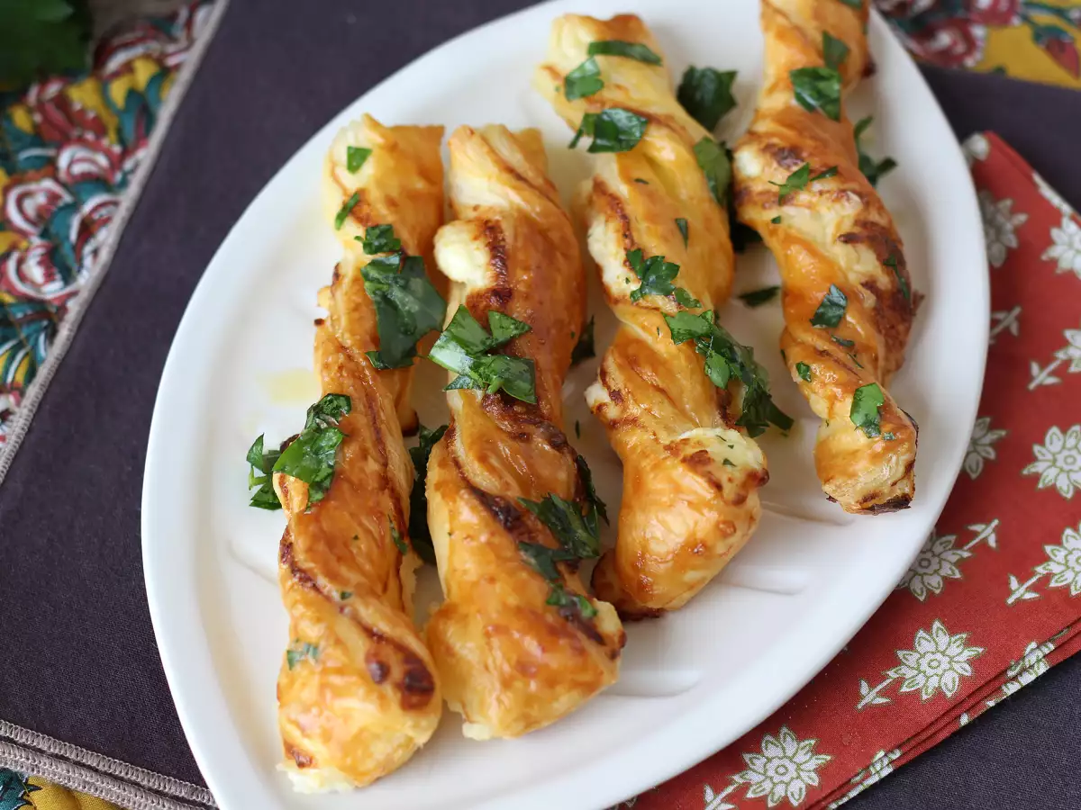 Airfryer’da Peynirli Milföy Burgu Tarifi - fotoğraf 6