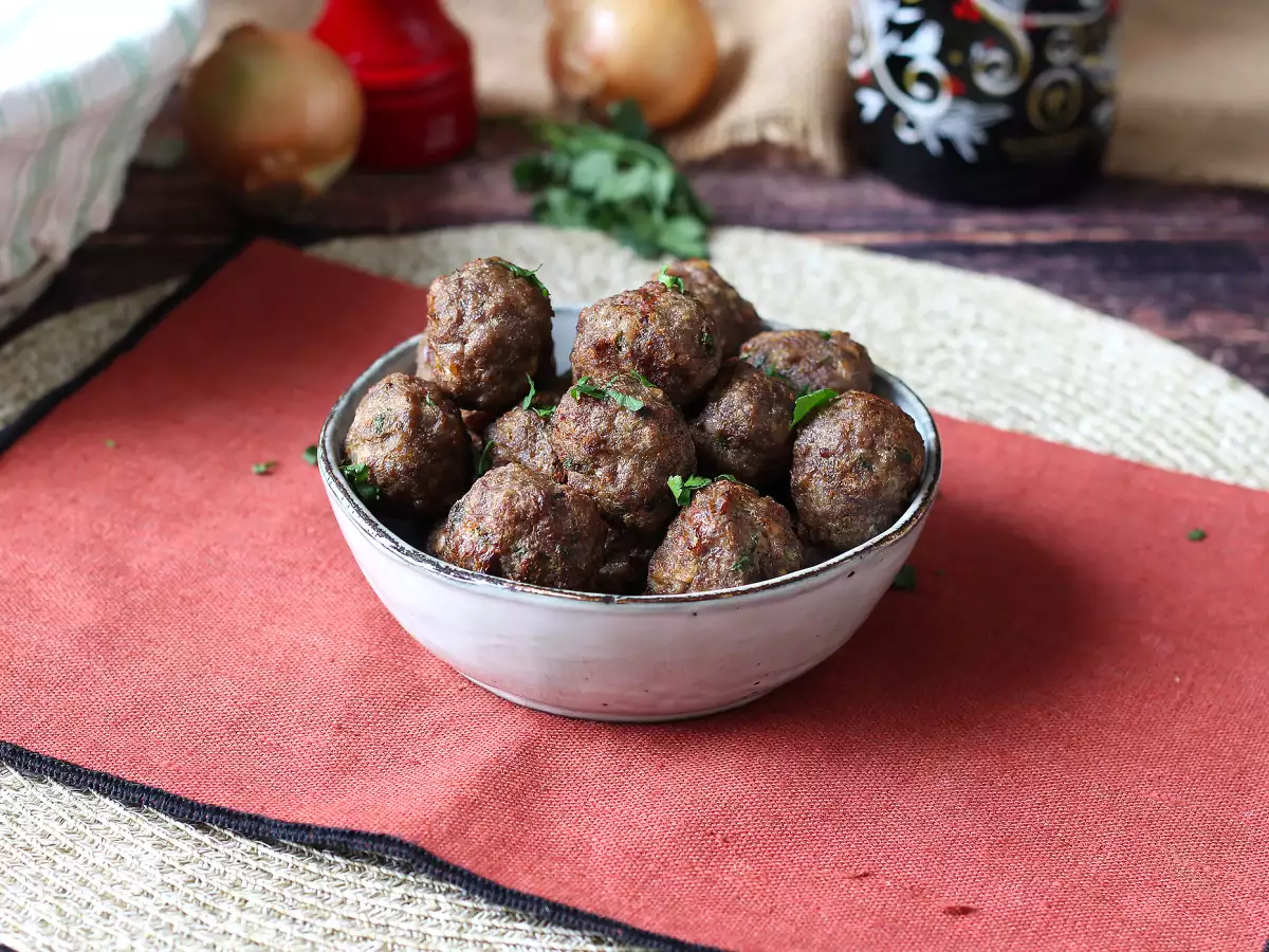 Airfryer’da Yumuşacık Köfte: Dana Etli Kolay ve Hızlı Tarif - fotoğraf 2