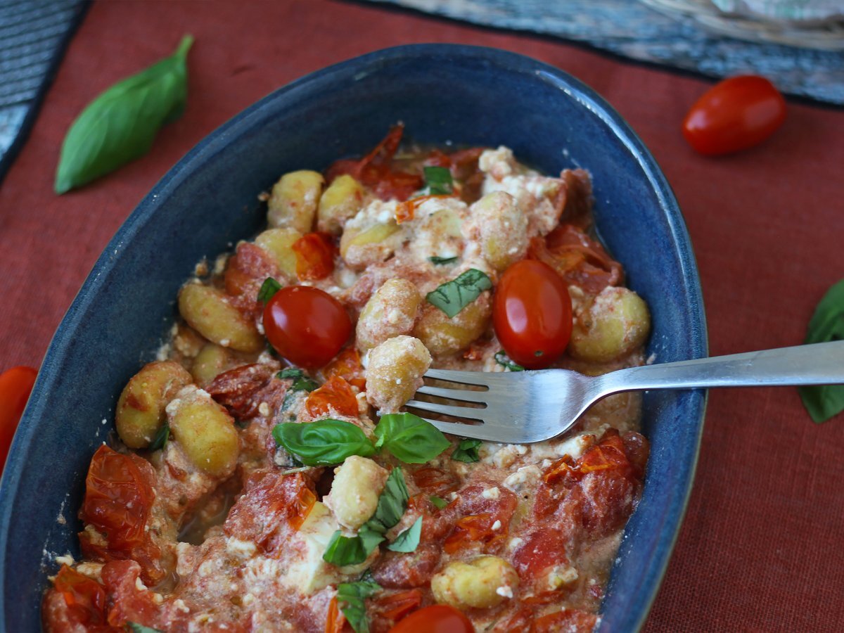 Airfryer ile fırında beyaz peynirli gnocchi, kiraz domates ve beyaz peynir ile süper hızlı bir yemek! - fotoğraf 2