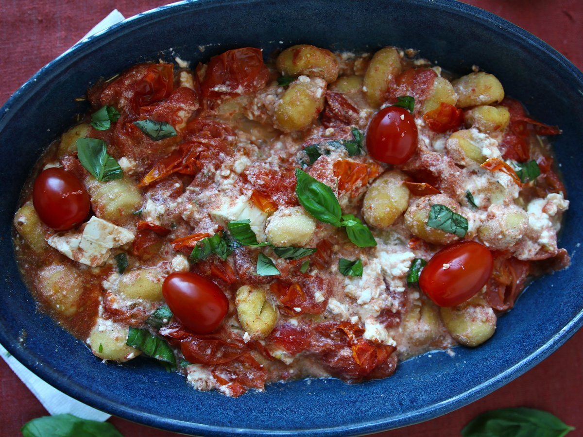 Airfryer ile fırında beyaz peynirli gnocchi, kiraz domates ve beyaz peynir ile süper hızlı bir yemek! - fotoğraf 3