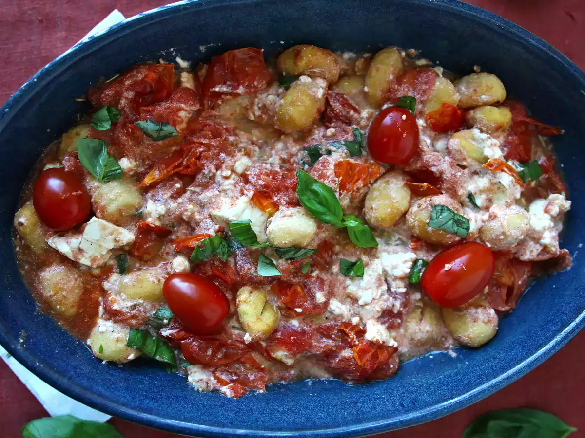 Airfryer ile fırında beyaz peynirli gnocchi, kiraz domates ve beyaz peynir ile süper hızlı bir yemek! - fotoğraf 3