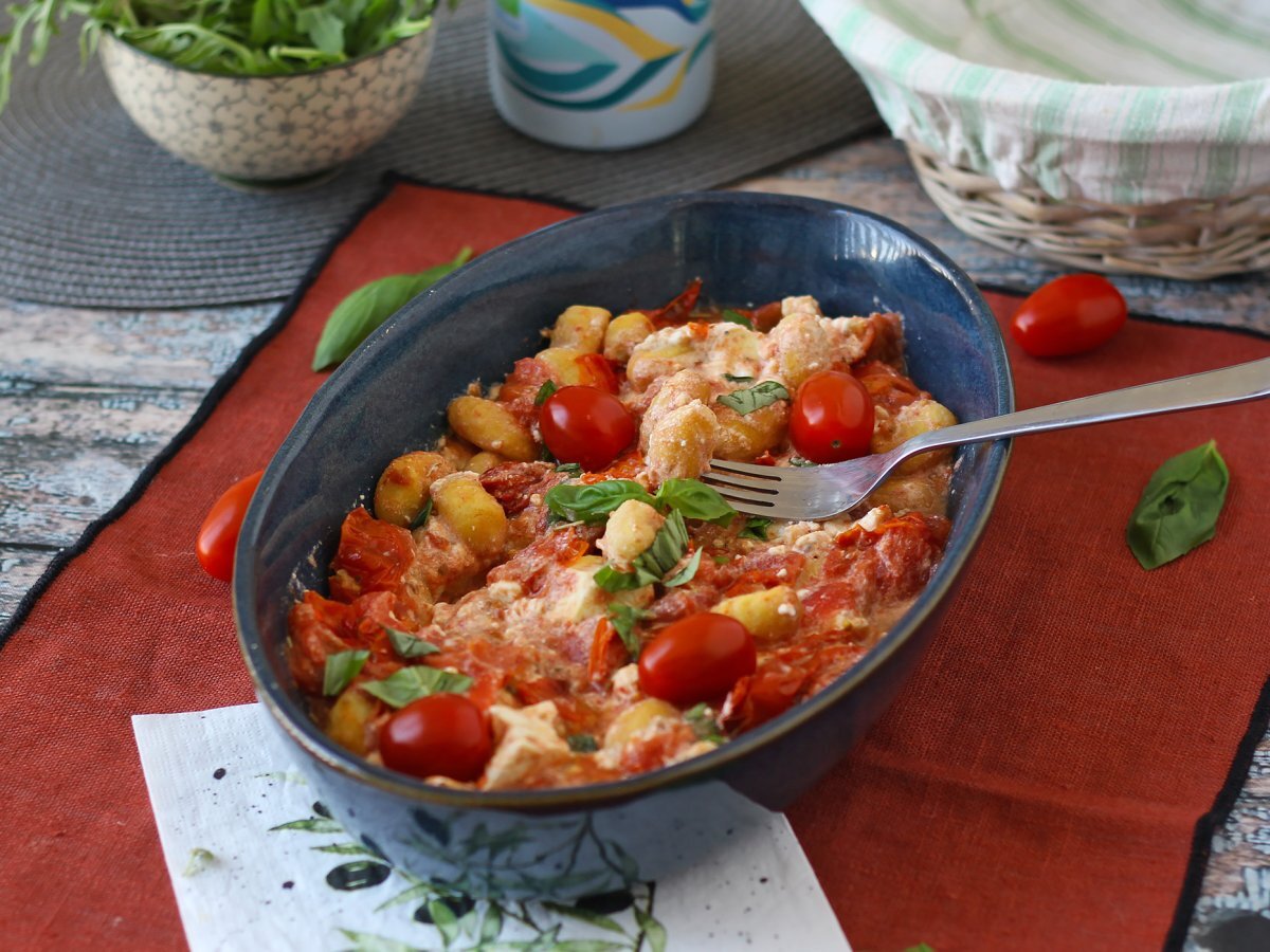 Airfryer ile fırında beyaz peynirli gnocchi, kiraz domates ve beyaz peynir ile süper hızlı bir yemek! - fotoğraf 4