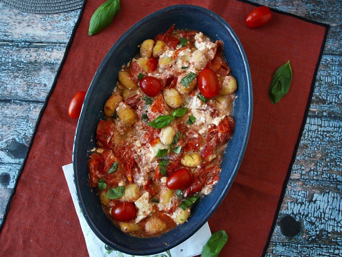 Airfryer ile fırında beyaz peynirli gnocchi, kiraz domates ve beyaz peynir ile süper hızlı bir yemek! - fotoğraf 5