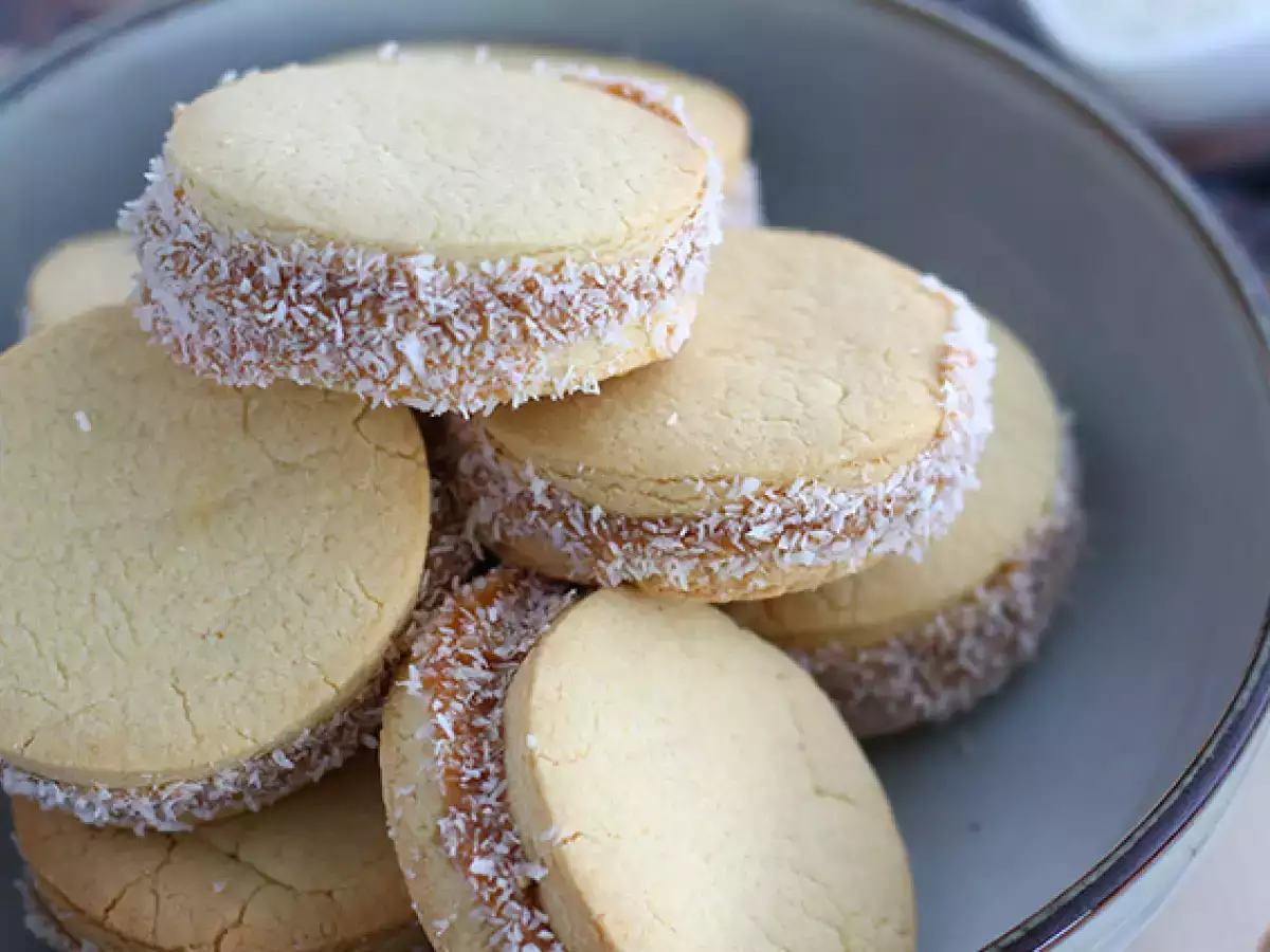 Alfajores - Süt reçelli ve Hindistan cevizli Arjantin kurabiyeleri - fotoğraf 3