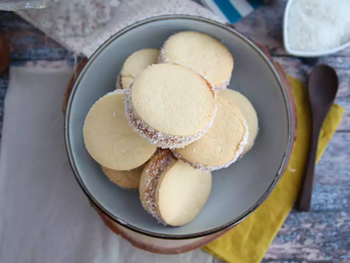 Alfajores - Süt reçelli ve Hindistan cevizli Arjantin kurabiyeleri - fotoğraf 4