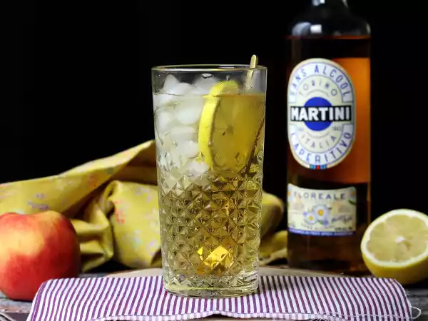 Tarif Alkolsüz martini spritz, aperatif için tatlı, çiçeksi bir kokteyl