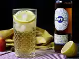 Alkolsüz Martini Spritz, aperatif için tatlı, çiçeksi bir kokteyl, fotoğraf 3