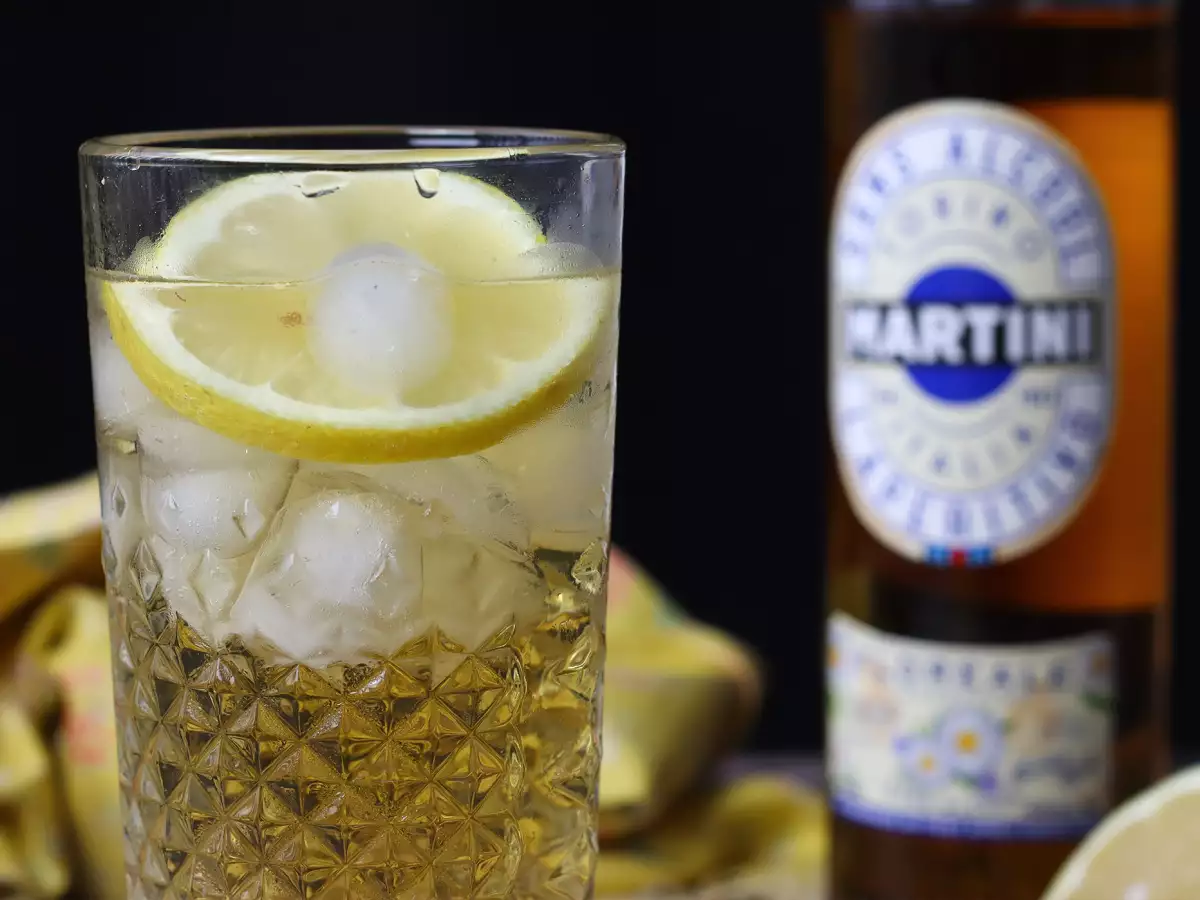 Alkolsüz Martini Spritz: Aperitif için hafif ve çiçeksi bir kokteyl - fotoğraf 2