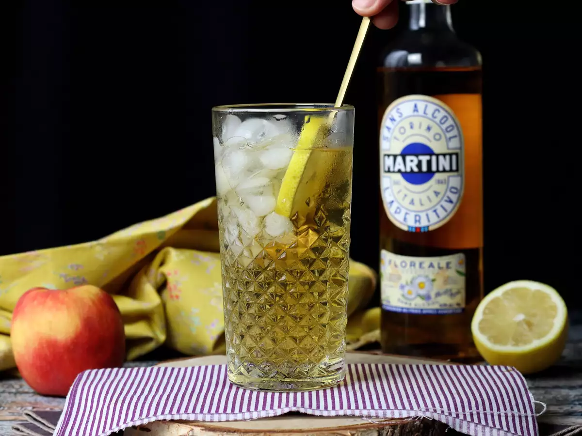 Alkolsüz Martini Spritz: Aperitif için hafif ve çiçeksi bir kokteyl - fotoğraf 3