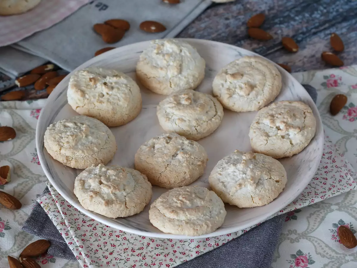 Amaretti: Kahvenin Yanında Mükemmel Giden İtalyan Bademli Kurabiyeleri! - fotoğraf 4