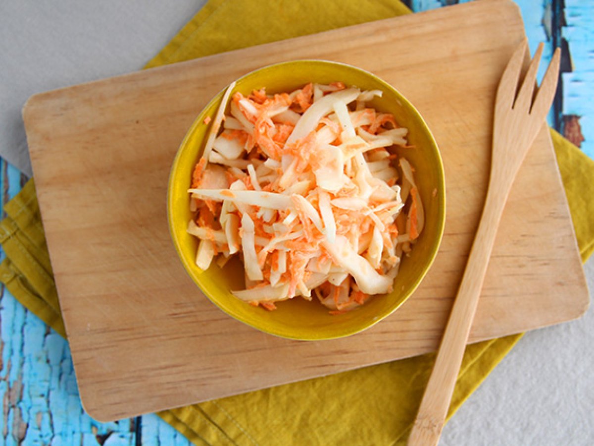 Amerikan usulü coleslaw (lahana ve havuç salatası) - fotoğraf 2