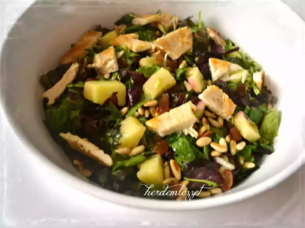 ANANASLI TAVUKLU SALATA