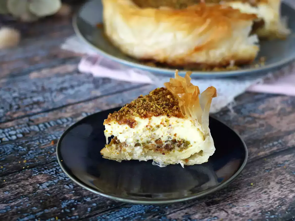 Antep fıstıklı, gevrek ve eriyen baklava tarzı cheesecake - fotoğraf 2