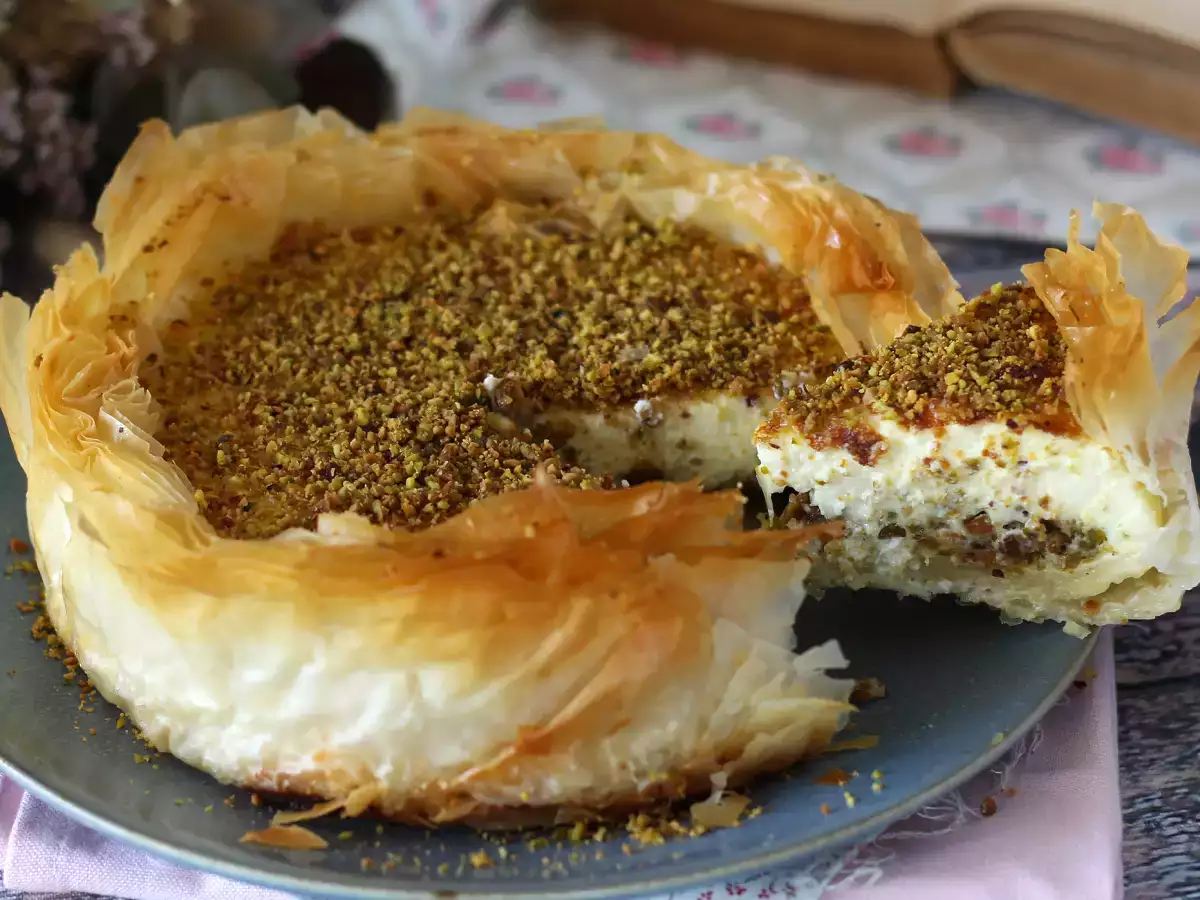 Antep fıstıklı, gevrek ve eriyen baklava tarzı cheesecake - fotoğraf 3