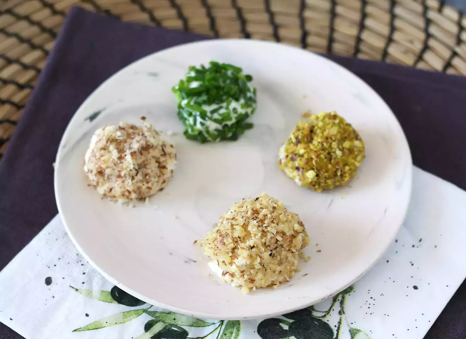Aperatif için ricotta köftesi!