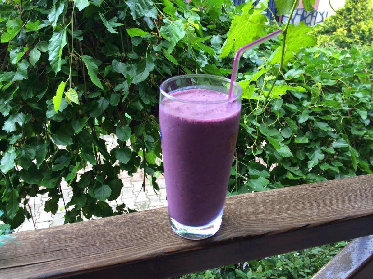 Arda Türkmen'den Karadutlu Smoothie tarifi