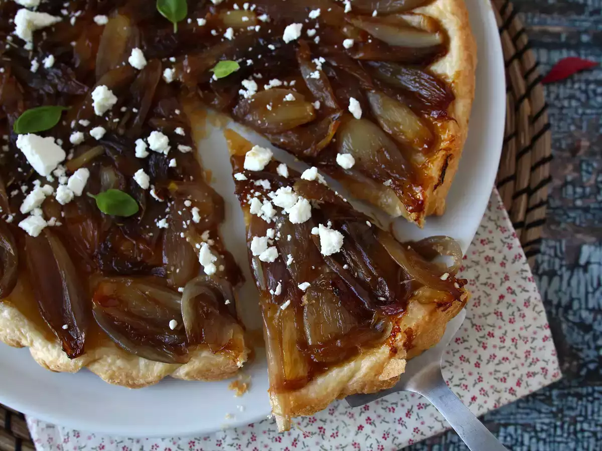 Arpacık soğanlı ve beyaz peynirli tarte tatin, karşı konulmaz tuzlu versiyon! - fotoğraf 5