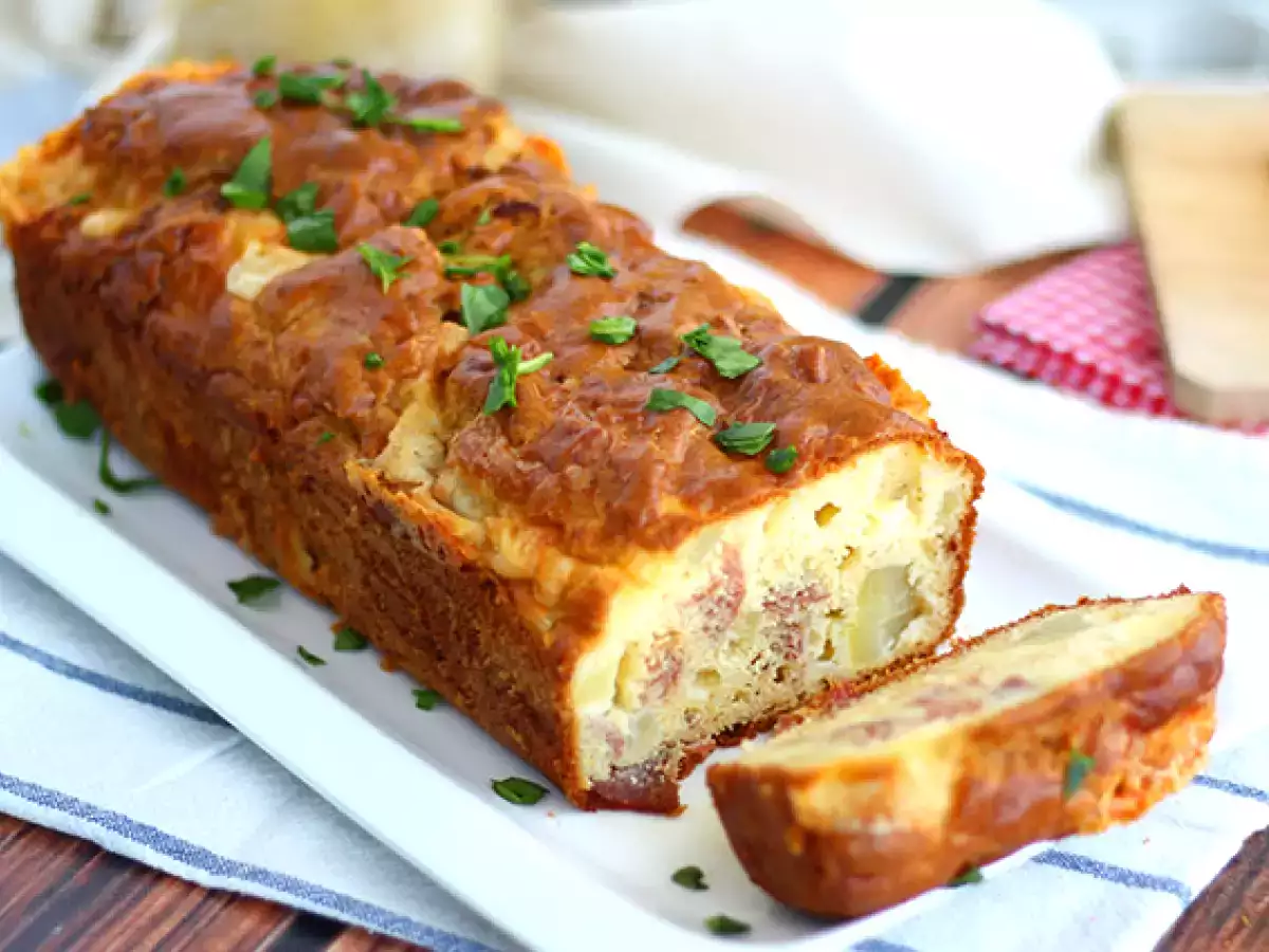 Artan raclette peyniri ile kek