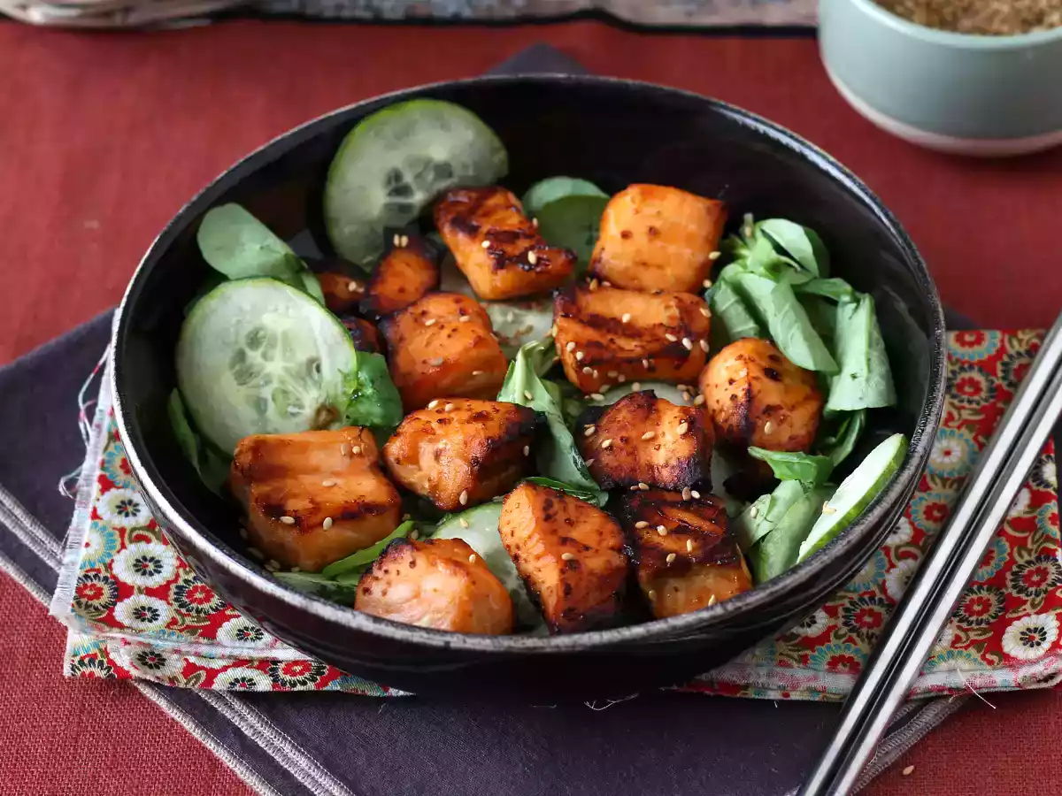 Asya turşulu fritöz somon ısırıkları