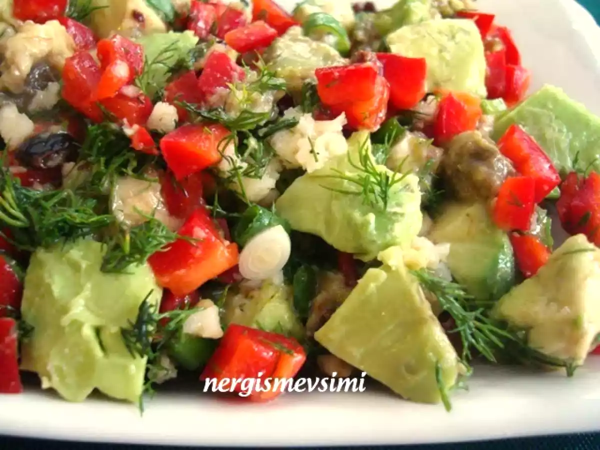 AVOKADO SALATASI