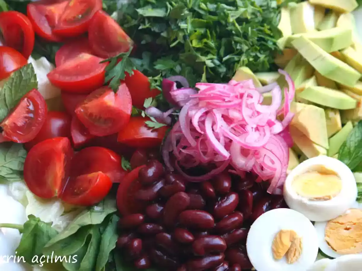 Avokado ve kırmızı fasulyeli meksika salatası......