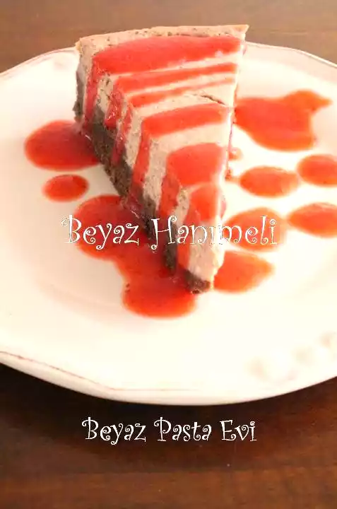 Az şekerli çilekli cheesecake