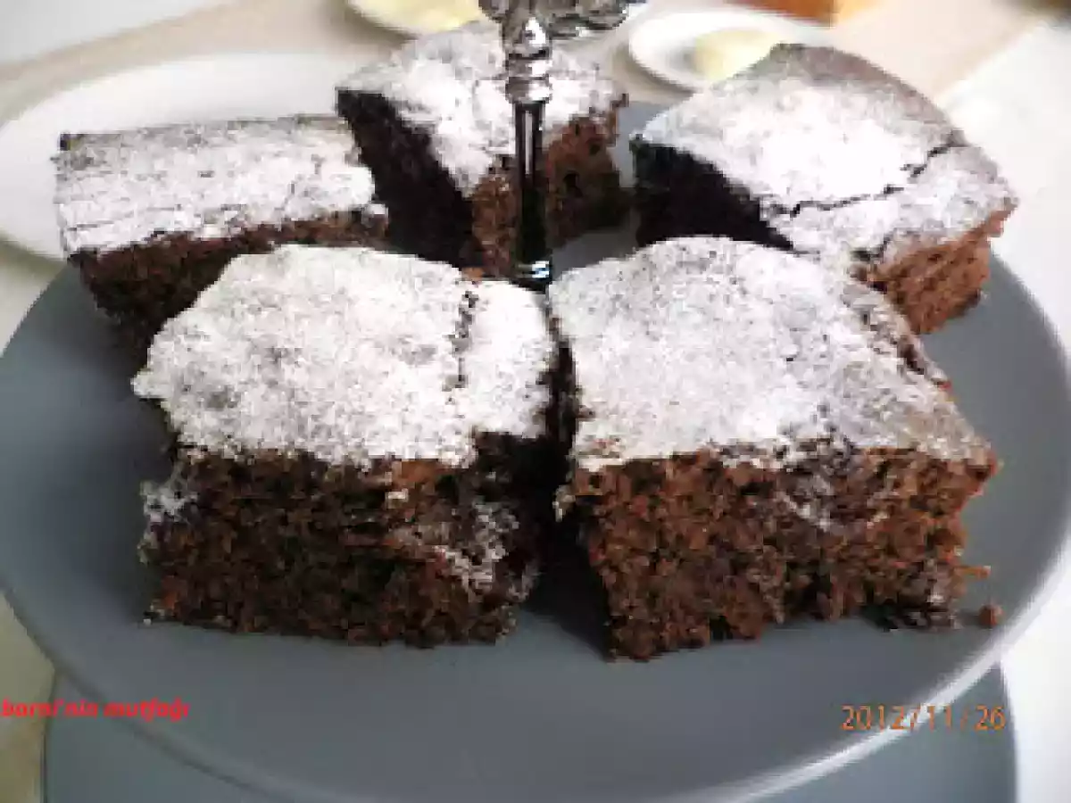 Badem Aromalı Cevizli Browni
