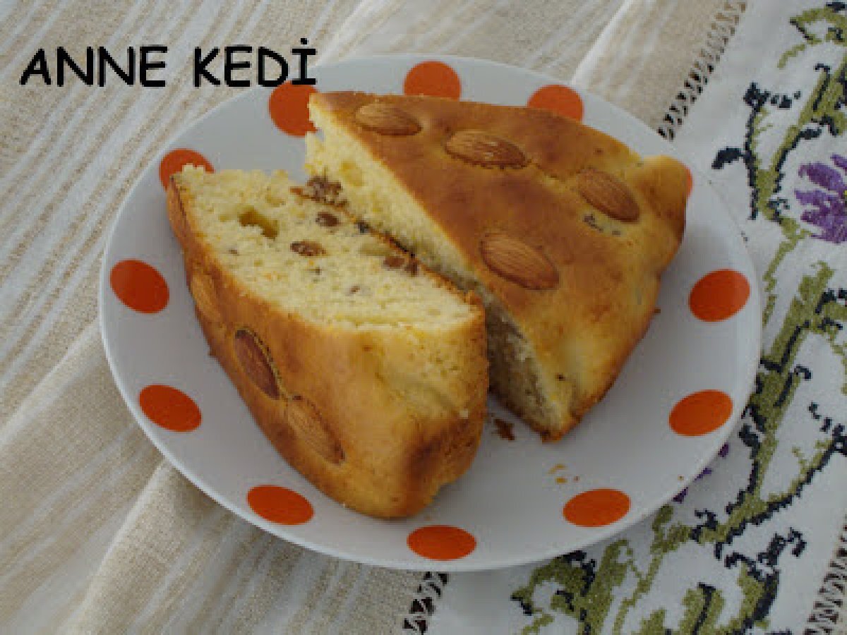 Bademli Portakallı Üzümlü Kek