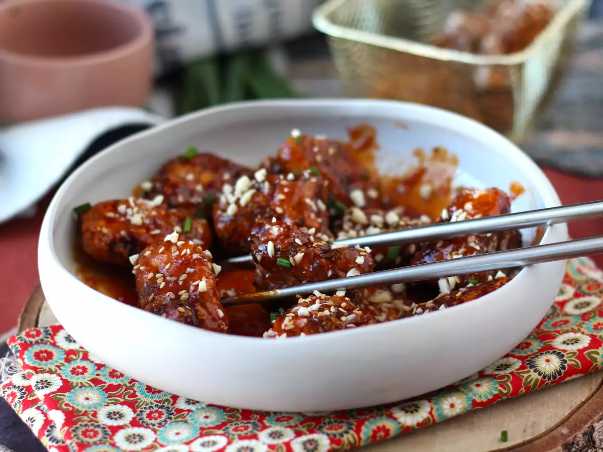 Baharatlı gochujang soslu Kore usulü kızarmış tavuk - Dakgangjeong - fotoğraf 5