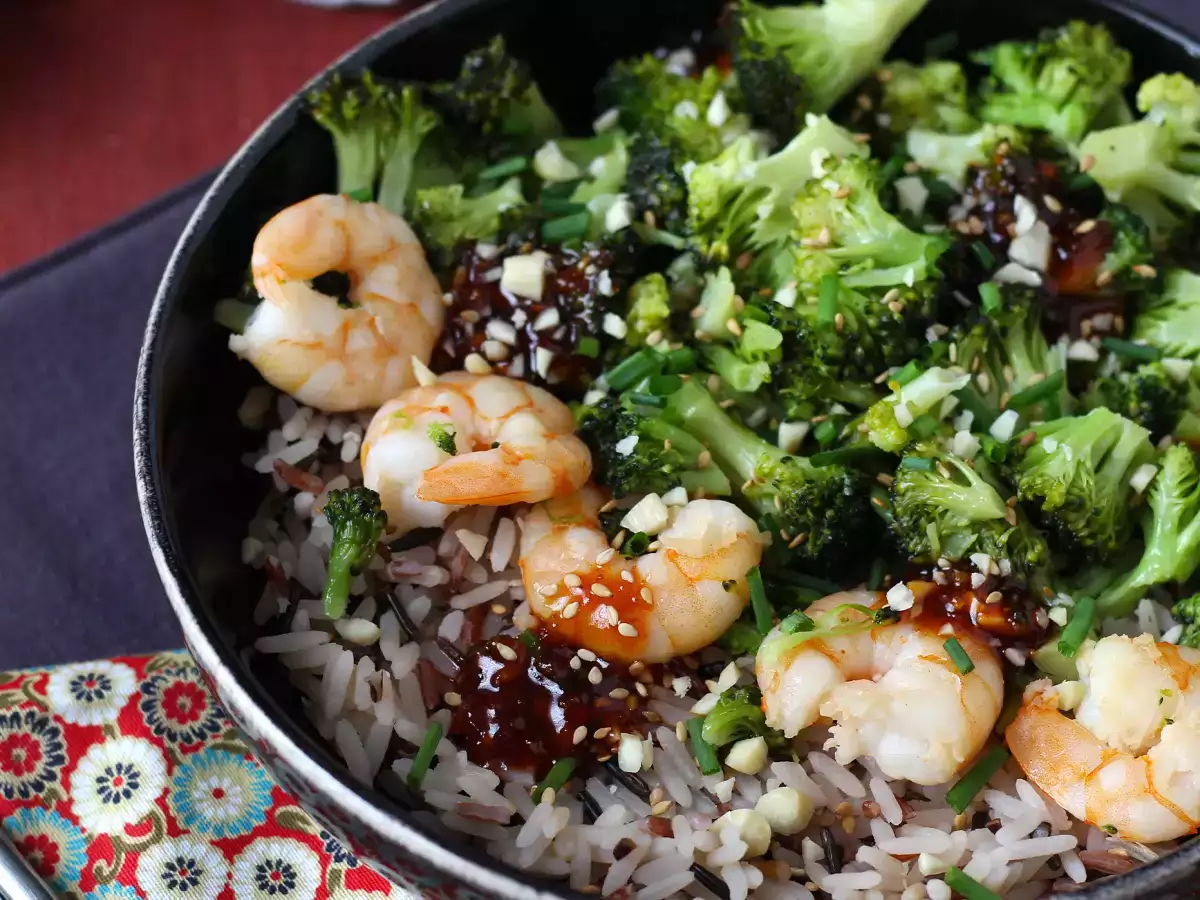 Baharatlı Kore sosunda brokoli ve karides - basit, dengeli ve baharatlı bir yemek - fotoğraf 4