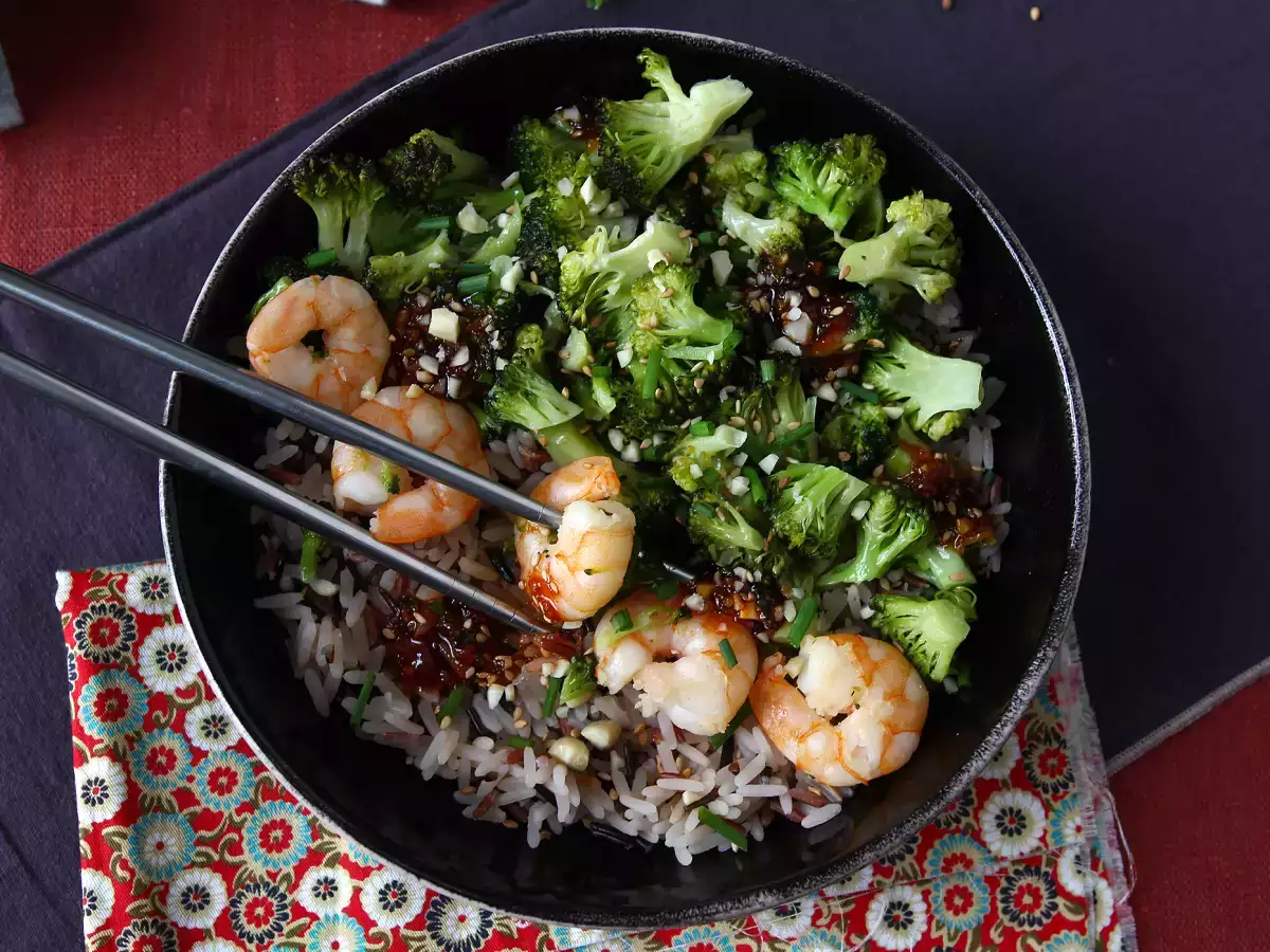 Baharatlı Kore sosunda brokoli ve karides - basit, dengeli ve baharatlı bir yemek - fotoğraf 5