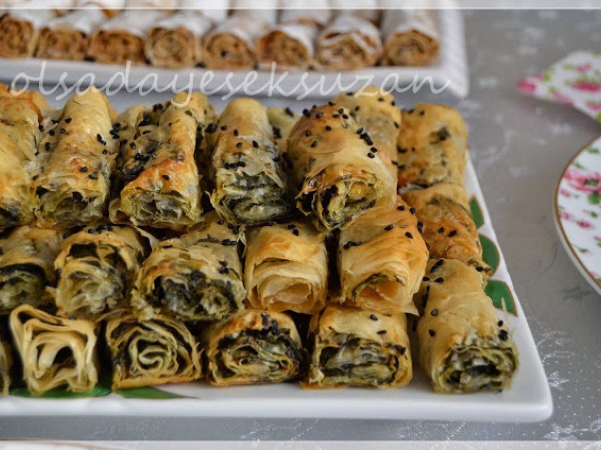 BAKLAVA YUFKASI İLE ISPANAKLI BÖREK