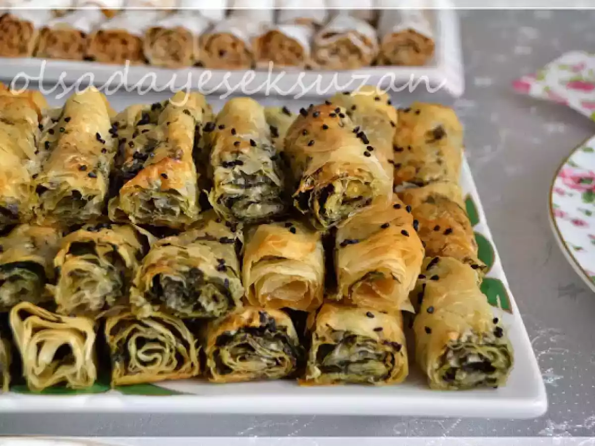 BAKLAVA YUFKASI İLE ISPANAKLI BÖREK