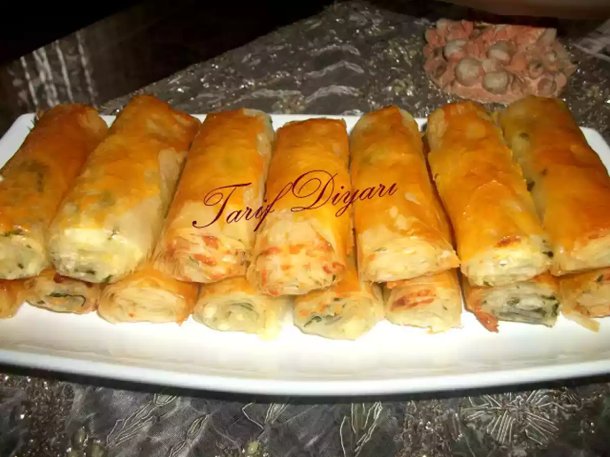 BAKLAVA YUFKASINDAN PEYNİRLİ BÖREK