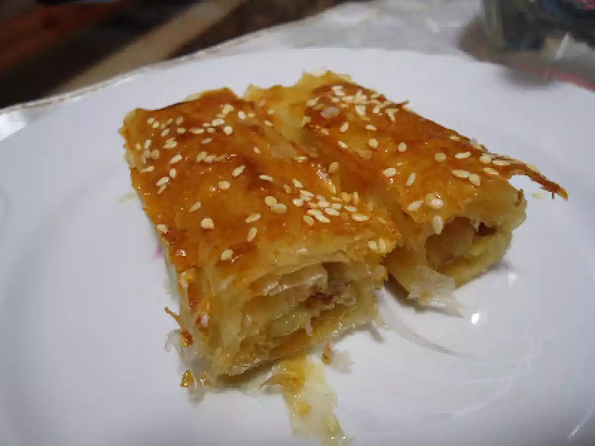 Baklavalık yufkadan, patatesli-kıymalı börek - fotoğraf 3