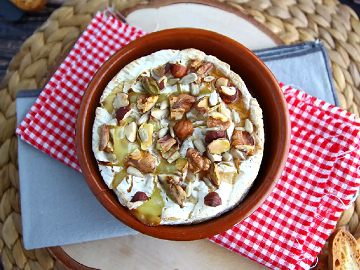 Bal ve ceviz ile fırında kavrulmuş Camembert - fotoğraf 5