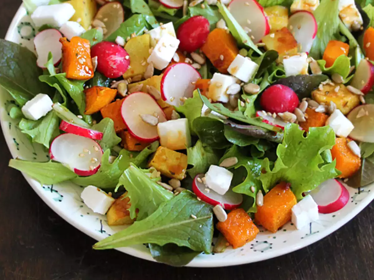 Balkabağı, patates, turp ve beyaz peynir salatası - fotoğraf 2