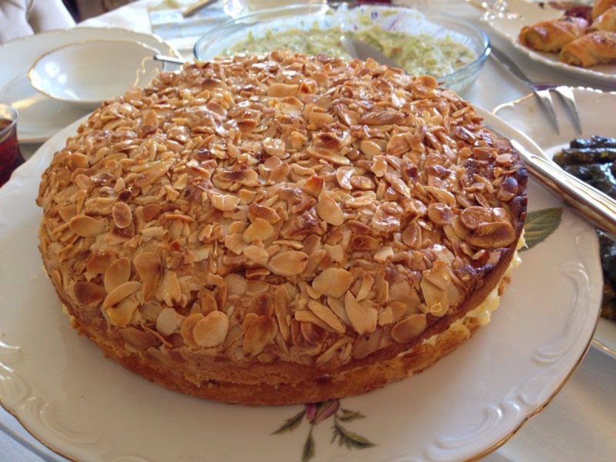Ballı Bademli Pasta (Bienenstich)